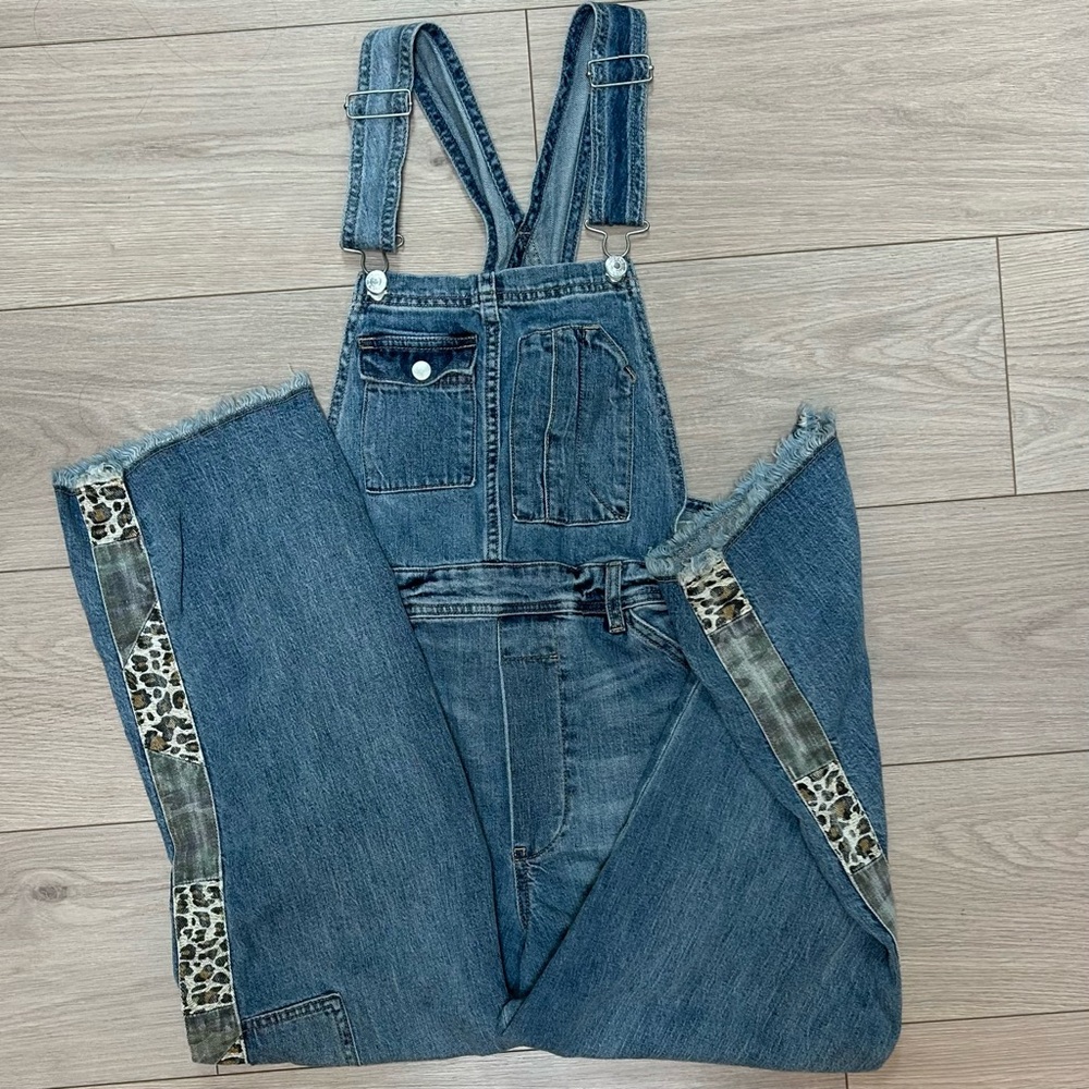 Pilcro x Anthropologie overalls size 27 with distressed, camo, leopard details